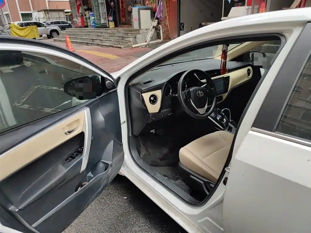 Toyota Corolla 2017 Facelift Hybrid 1.8L E-CVT Leading Edition фото 12