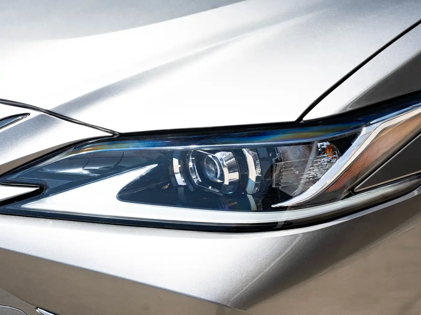 Lexus ES 2022 300h Excellence Edition фото 4