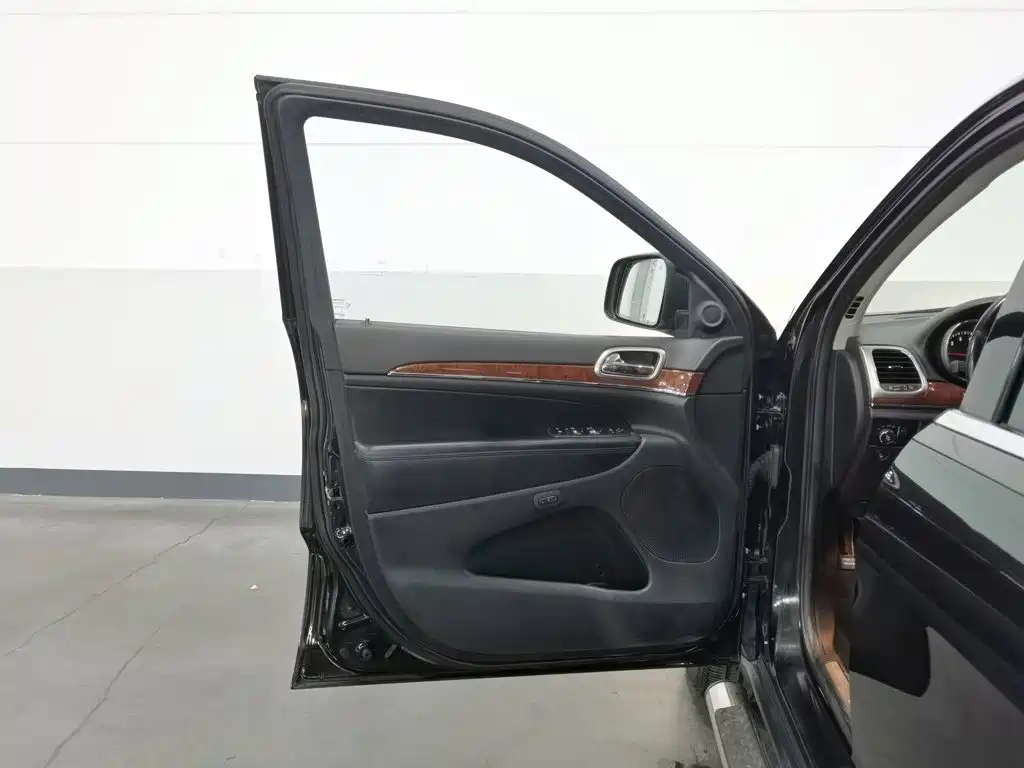 Фото 8 - Jeep Grand Cherokee (Import)