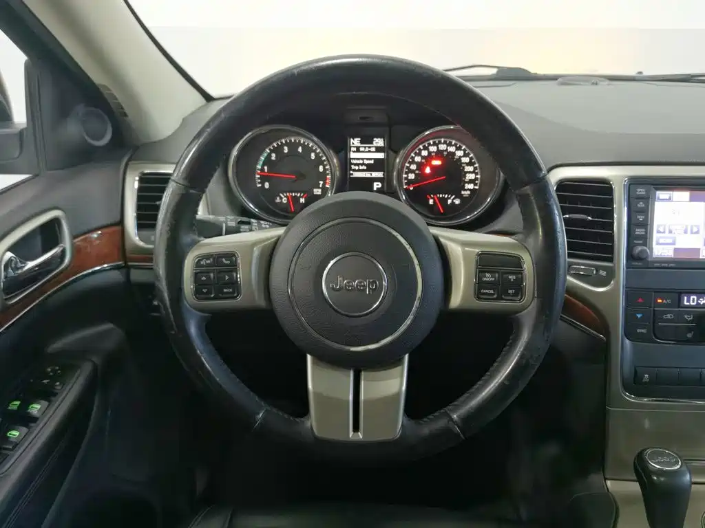 Фото 11 - Jeep Grand Cherokee (Import)