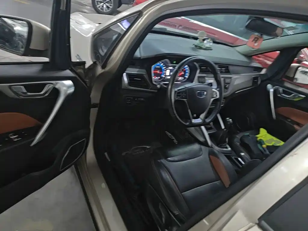 Фото 16 - Geely Vision X3