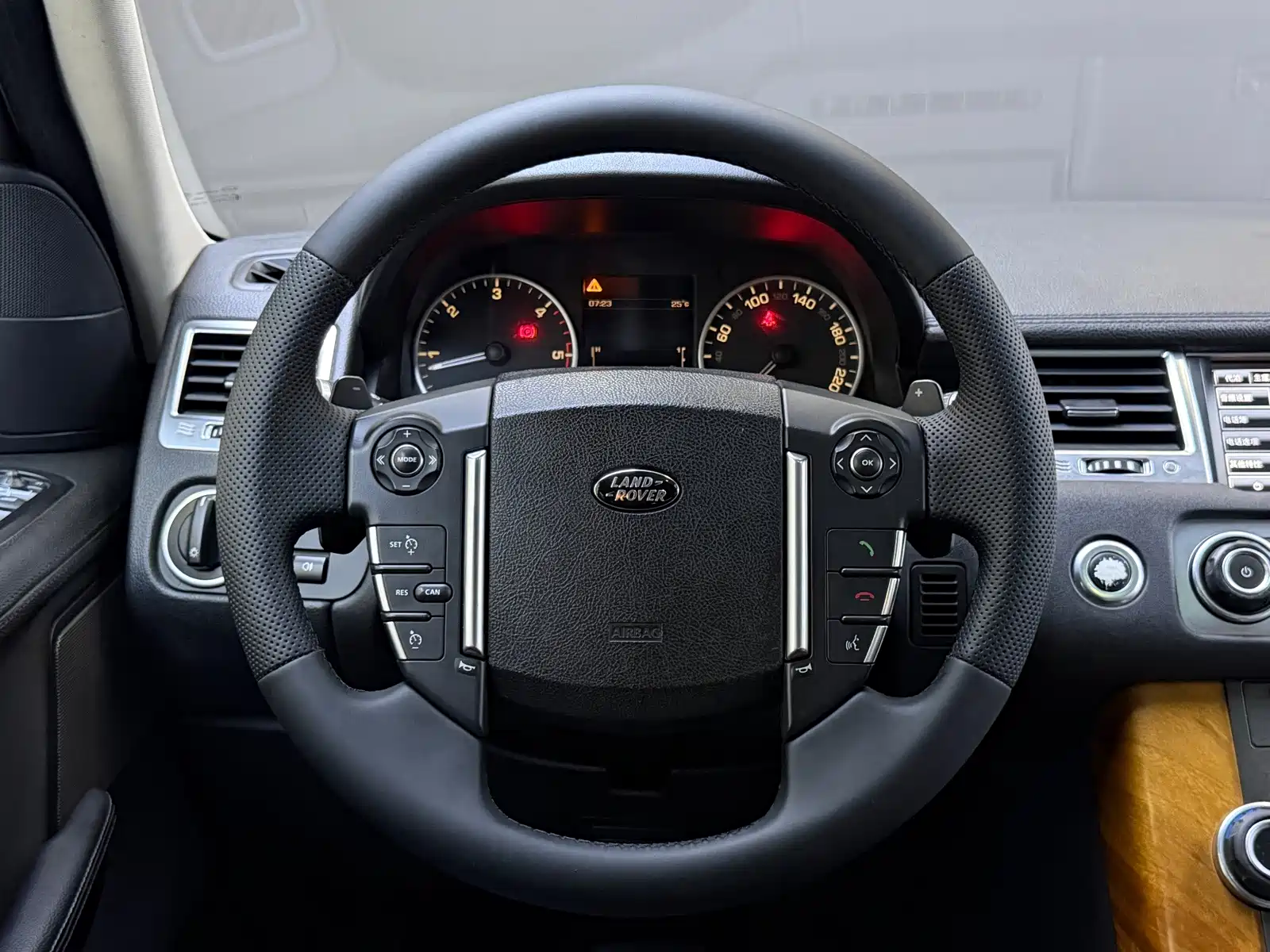 صورة 18 - Land Rover Range Rover Sport