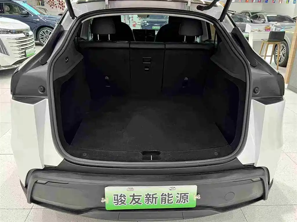 Tesla Model Y 2025 Long Range All-Wheel Drive фото 8