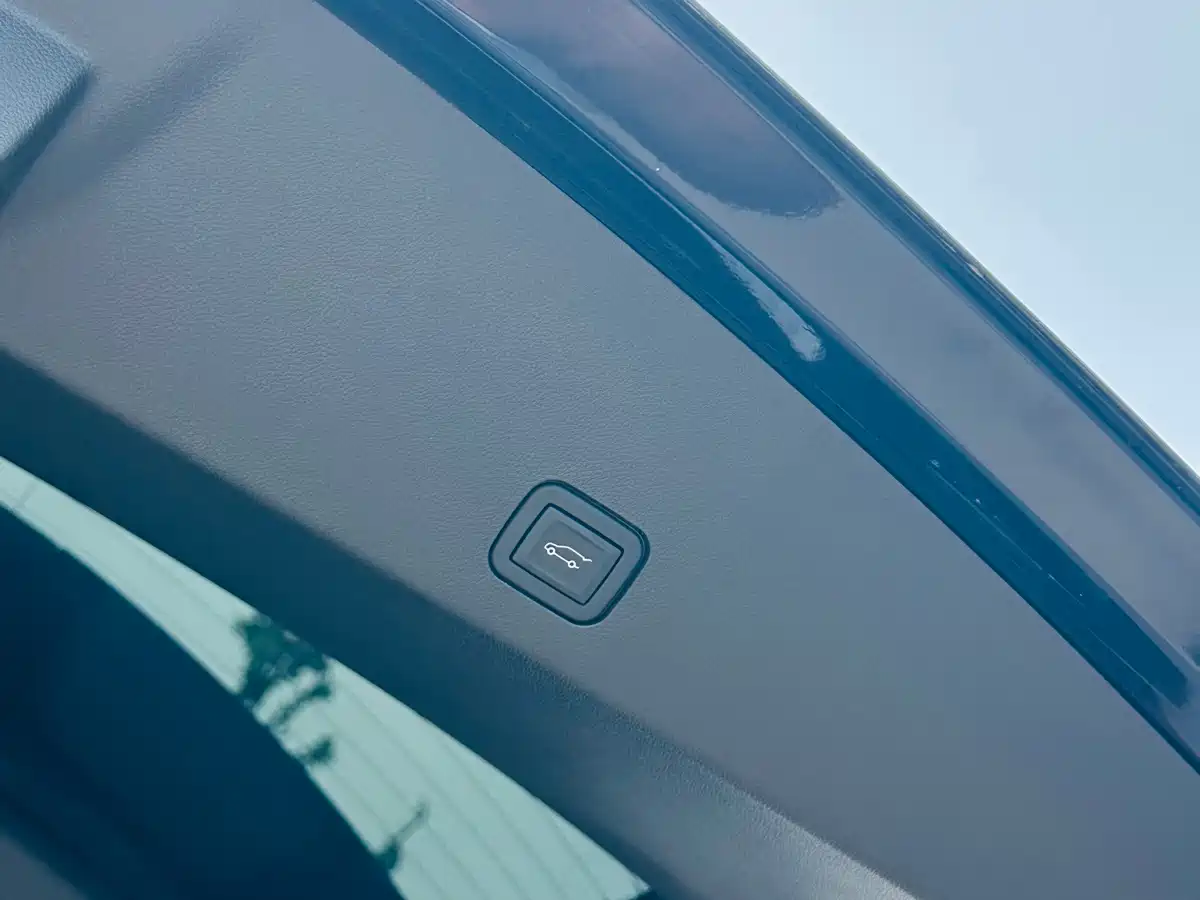 Cadillac XT6 2022 2.0T 6-Seater 4WD Trend Edition фото 30