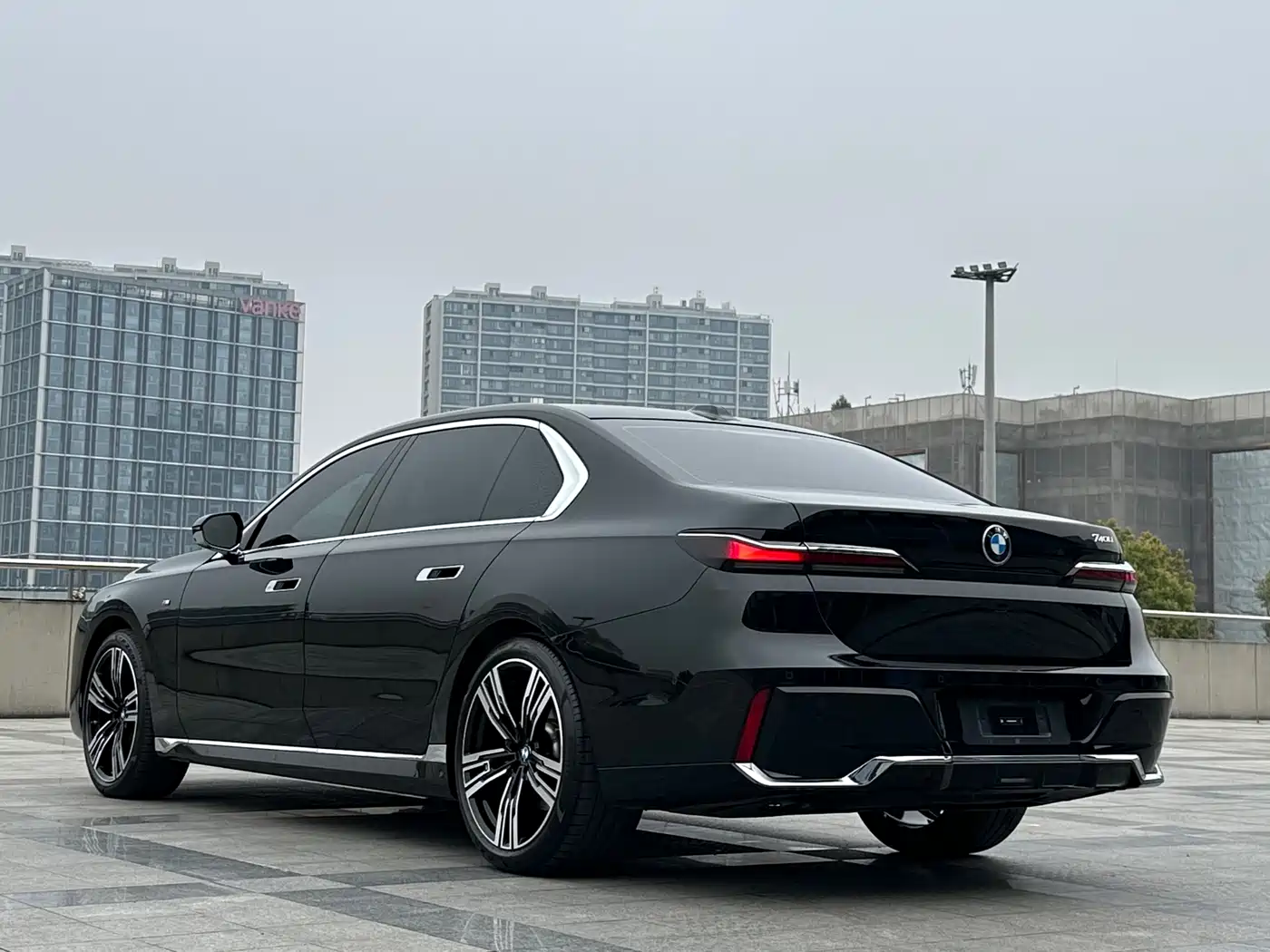 BMW 7 Series 2023 Facelift 740Li Exclusive M Sport Package фото 40