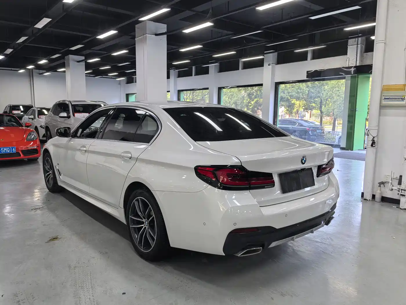 BMW 5 Series 2022 525Li M Sport Package фото 7