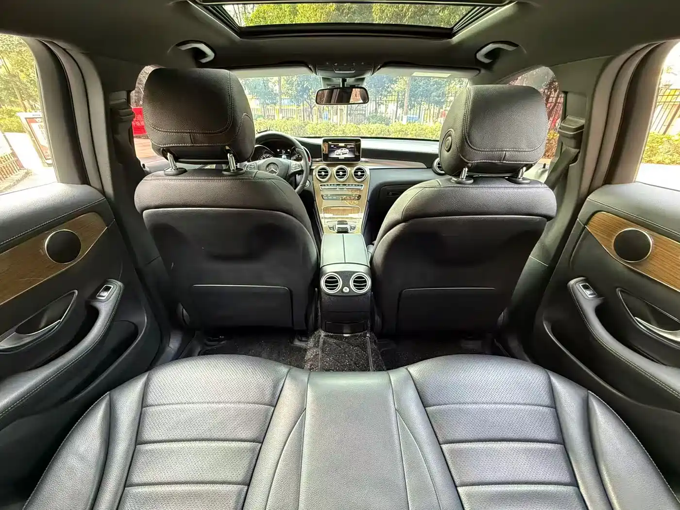 Mercedes-Benz GLC Coupe 2018 GLC 260 4MATIC Coupe SUV фото 23