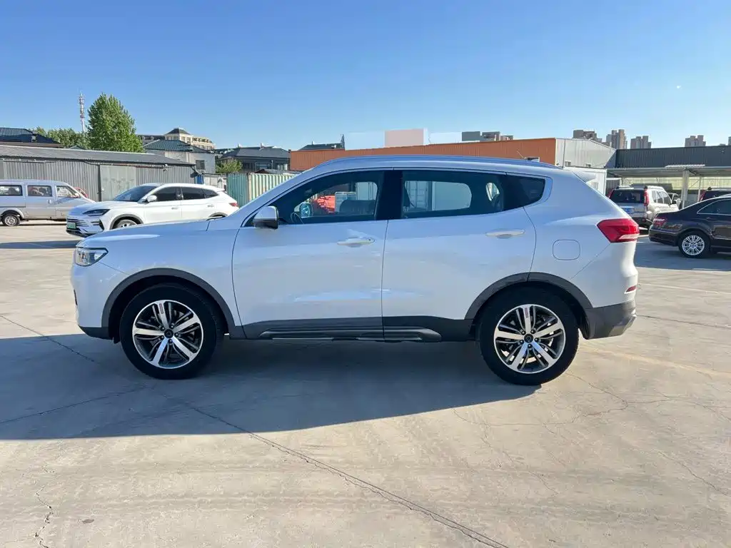 Photo 2 - Haval H6