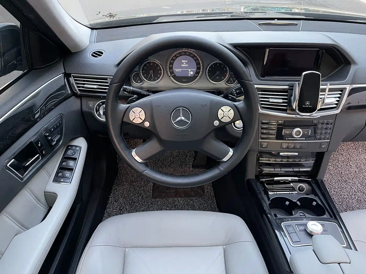 Mercedes-Benz E-Class 2010 E 300 L Fashion фото 11