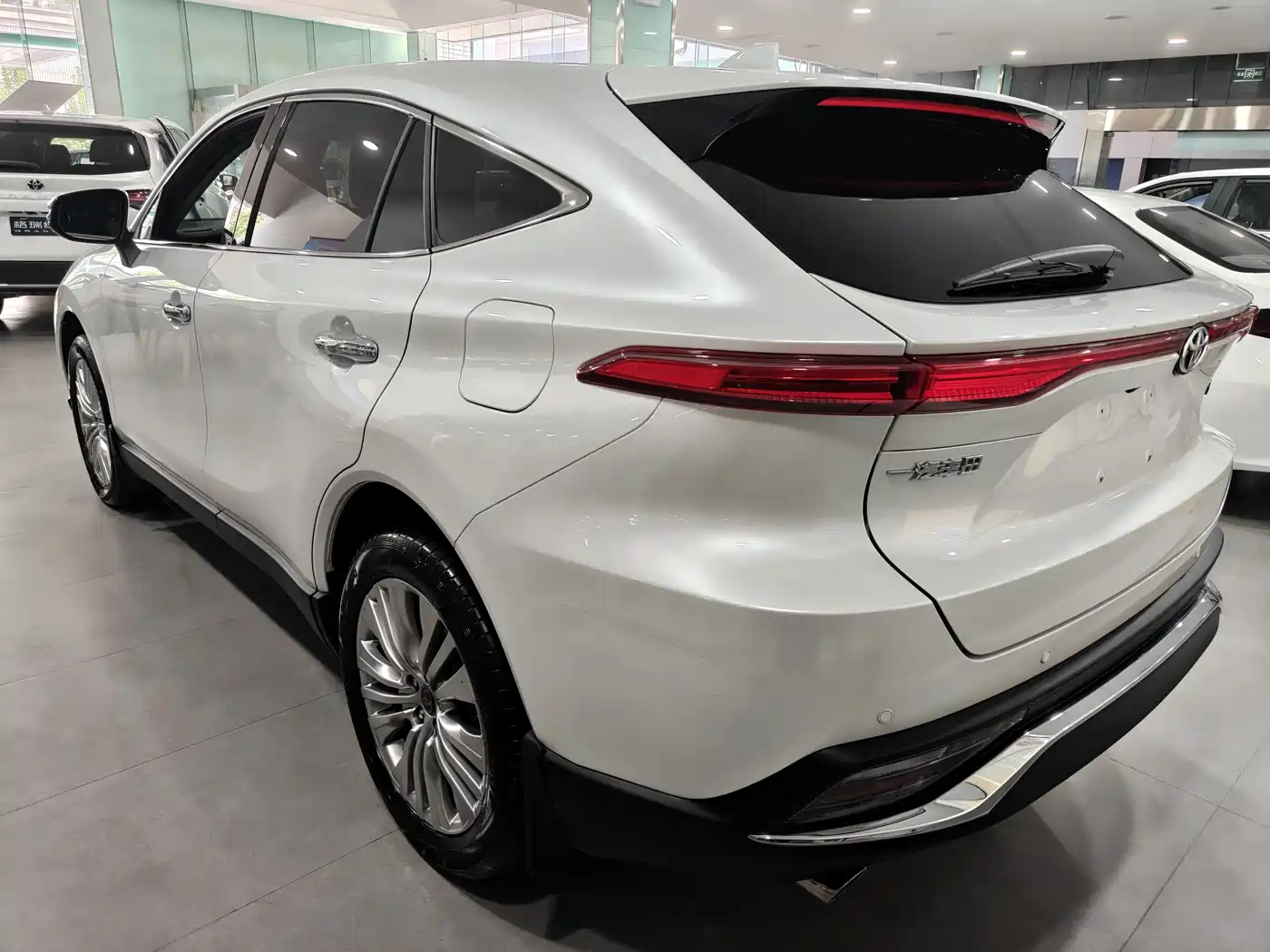 Toyota Lingfang HARRIER 2022 2.0L CVT 2WD Premium Edition фото 16