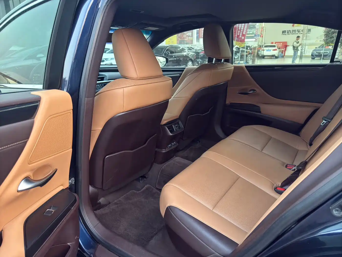 Lexus ES 2021 300h Excellence Edition фото 5