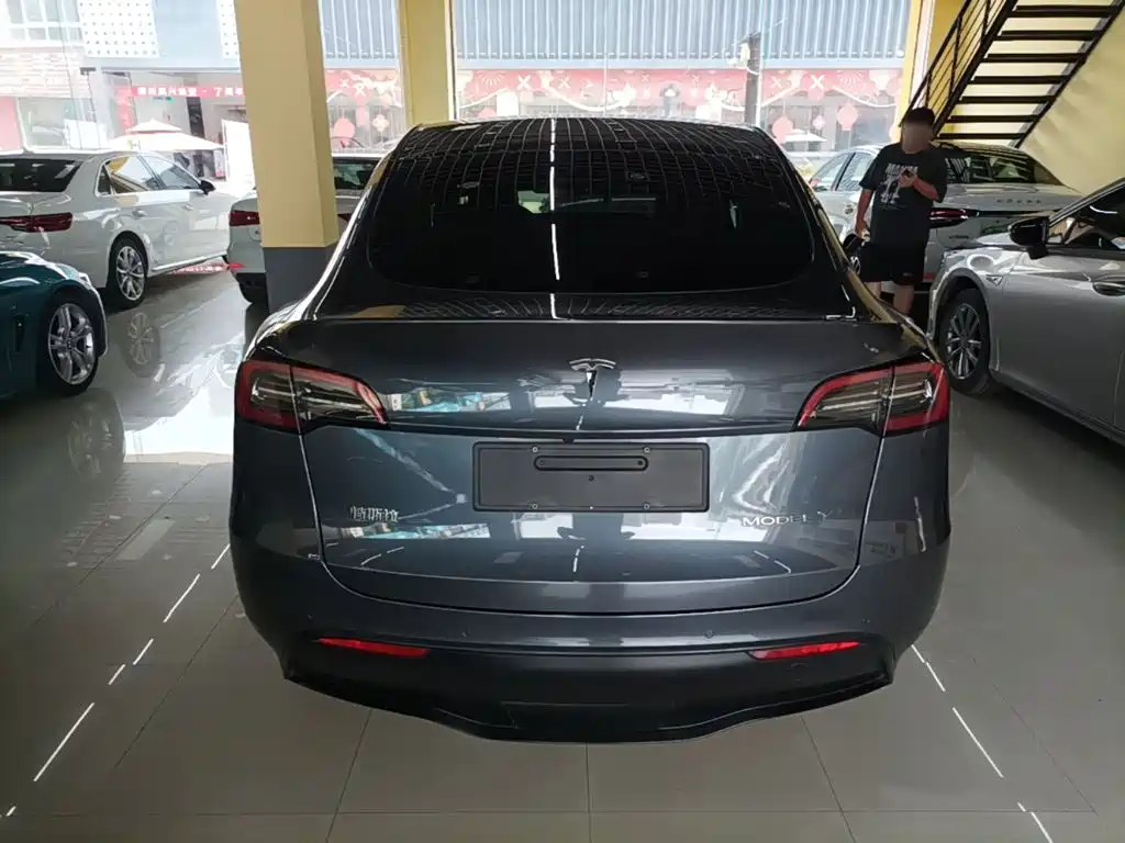 Фото 4 - Tesla Model Y