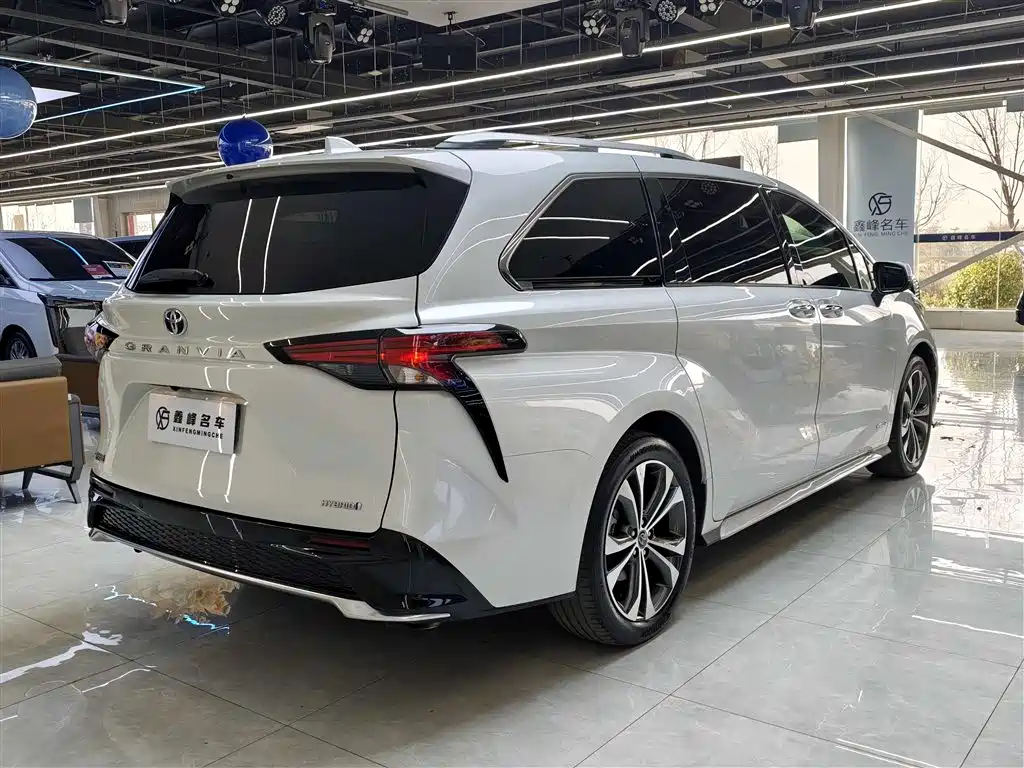 Toyota Granvia 2023 2.5L Hybrid Prestige PLUS Edition фото 22