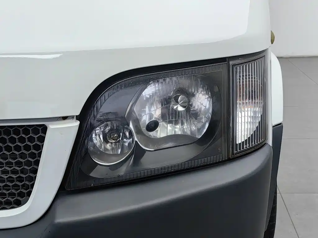 Ford Classic Transit 2013 2009 Model 2.8T Diesel Multi-purpose Short Wheelbase Medium Roof JX493ZLQ3
