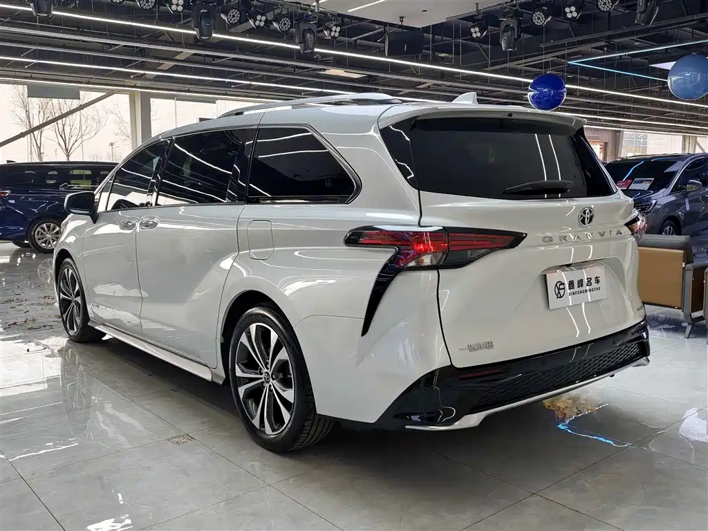 Toyota Granvia 2023 2.5L Hybrid Prestige PLUS Edition фото 20