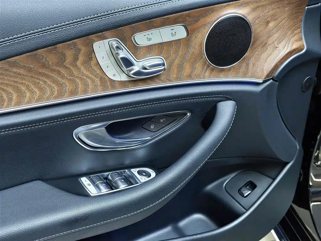 Mercedes-Benz E-Class 2018 E 300 L Fashion фото 17