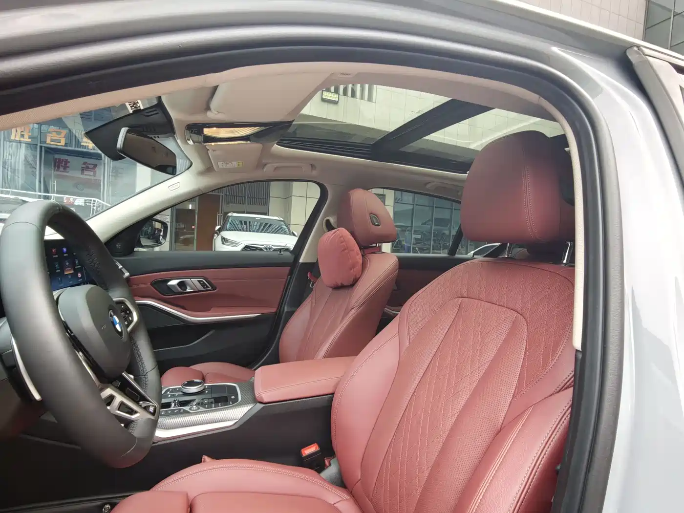 BMW 3 Series 2025 330Li M Sport Night Edition фото 25