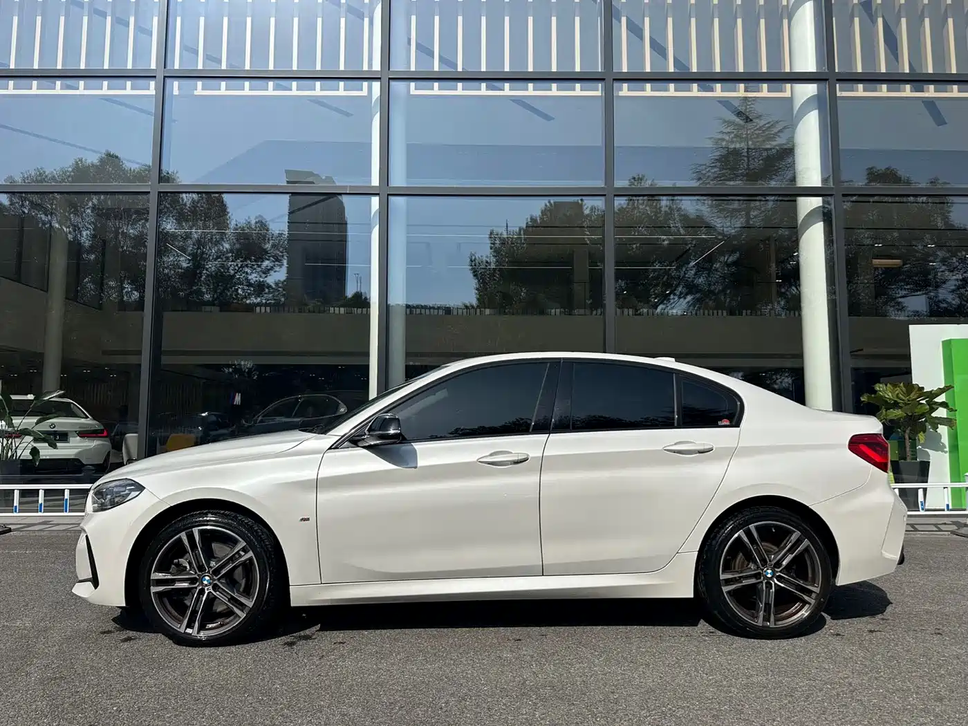 BMW 1 Series 2021 Facelift 125i M Sport Shadow Edition фото 2