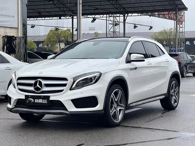 MERCEDES-BENZ GLA