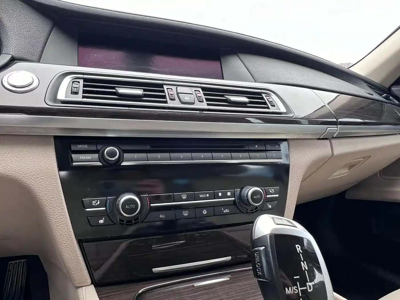 BMW 7 Series 2011 730Li Elegance фото 13
