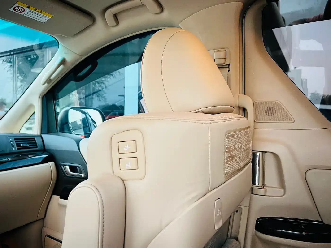 Toyota Alphard 2012 3.5L Luxury Edition фото 23