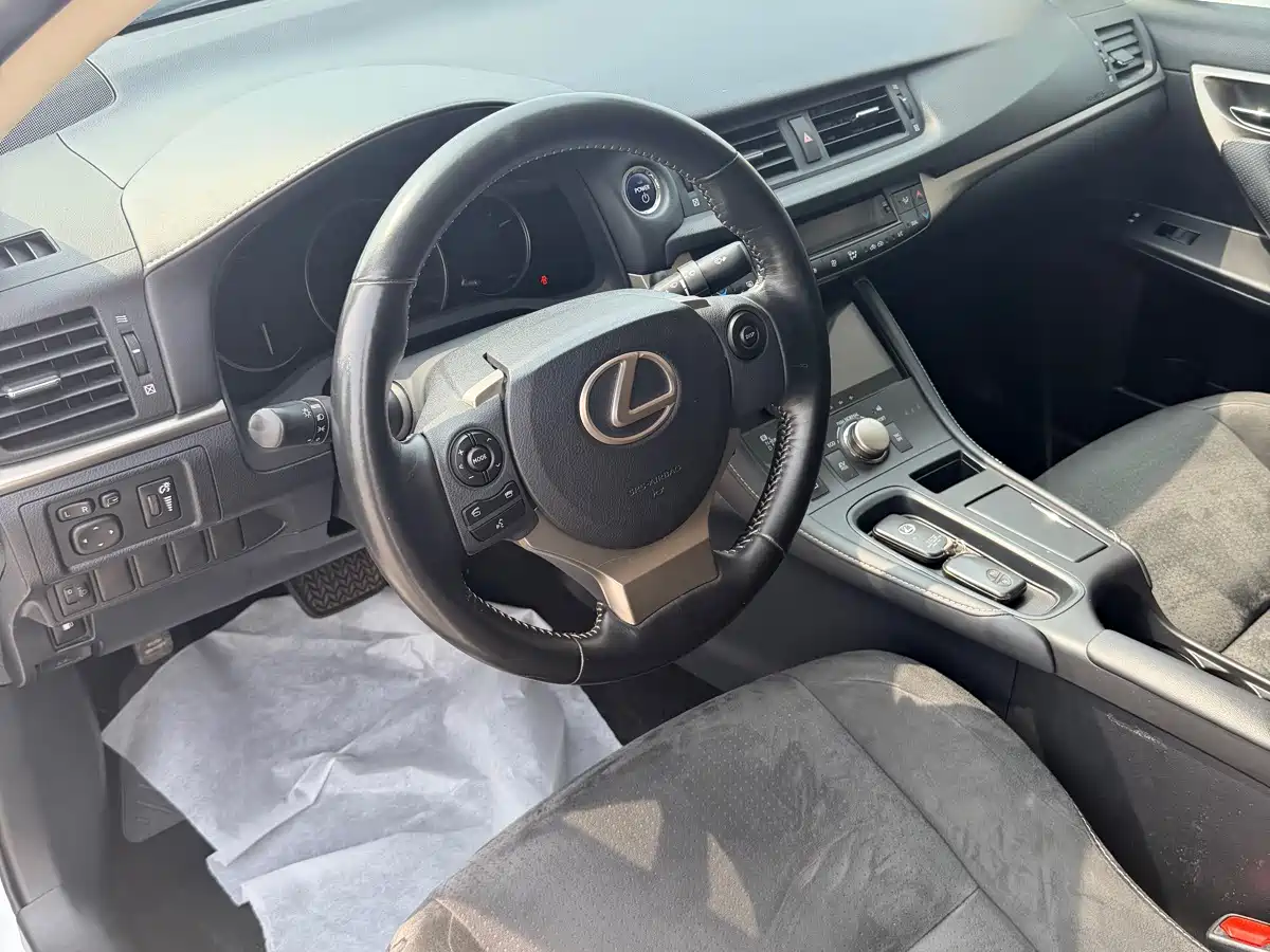 Lexus CT 2018 2017 CT200h Elite Edition Monochrome China V