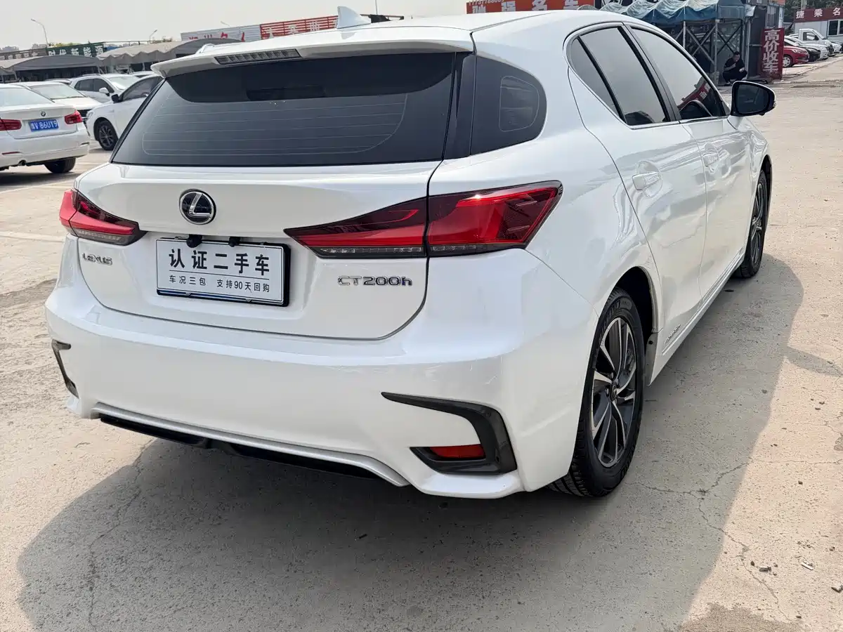 Фото 6 - Lexus CT