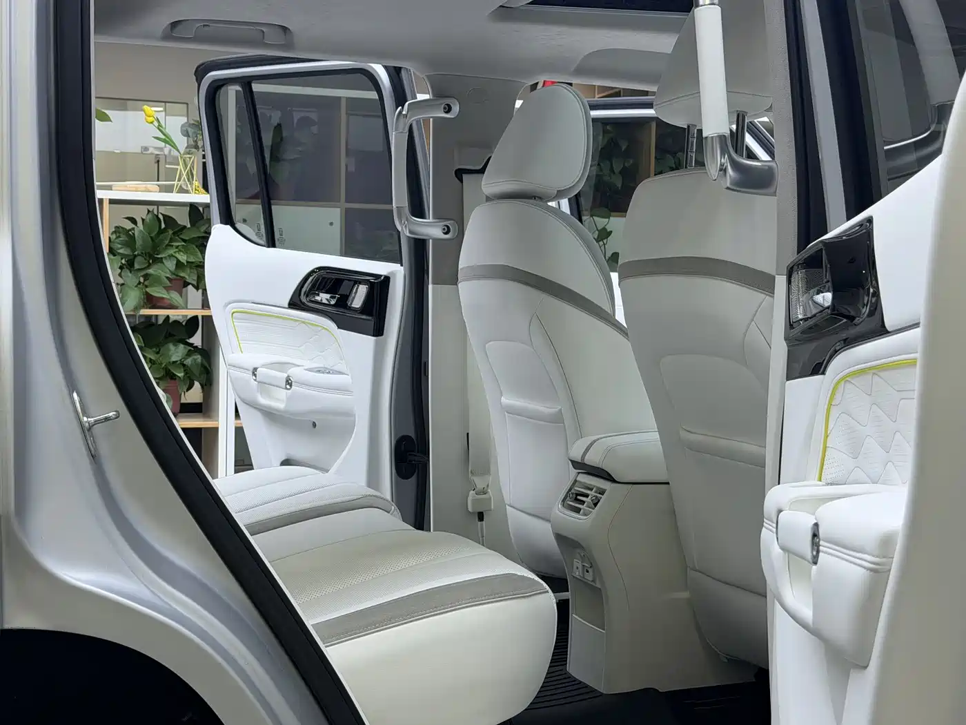 TANK CO CREATION TANK 300