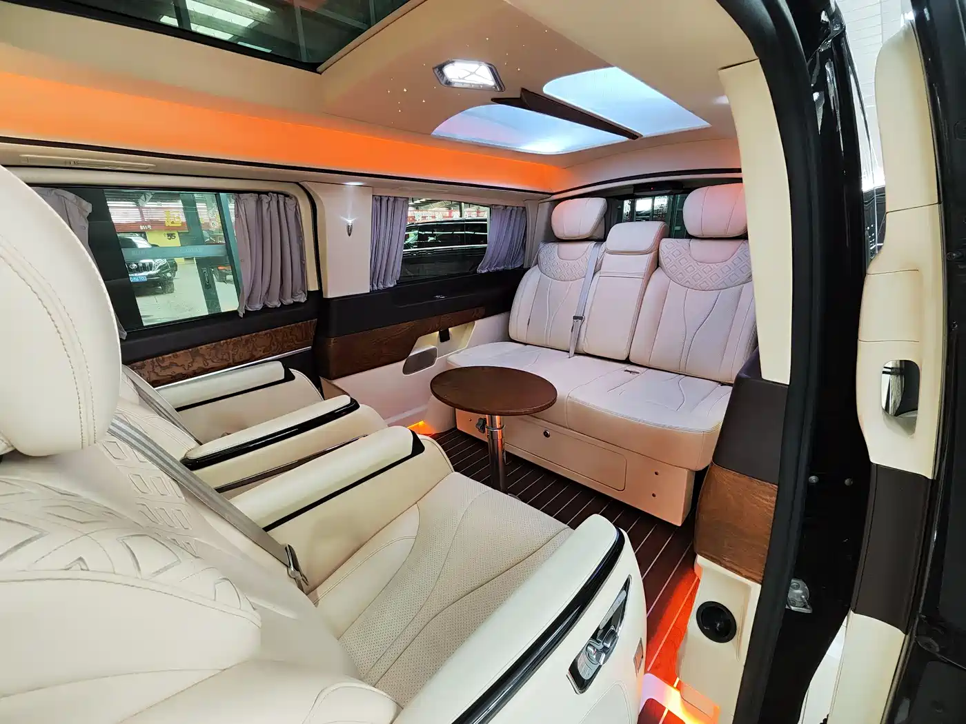 Mercedes-Benz V-Class 2018 V 260 L Premium Long Wheelbase Edition China VI фото 23