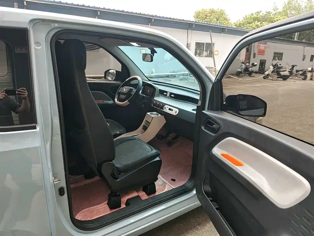 WULING AUTOMOBILE HONGGUANG MINIEV