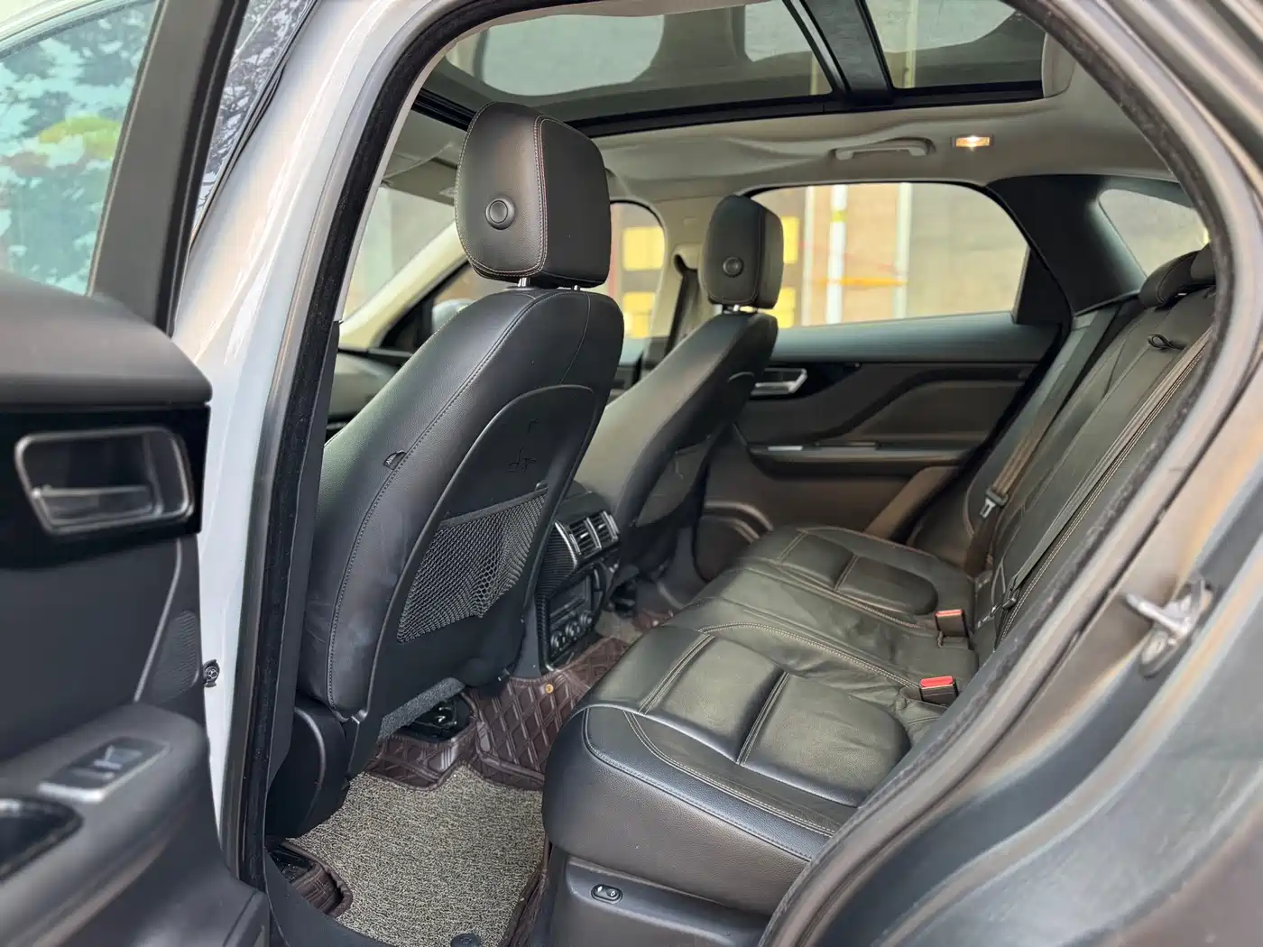 Jaguar F-PACE 2016 2016 2.0T FWD Urban Premium Edition
