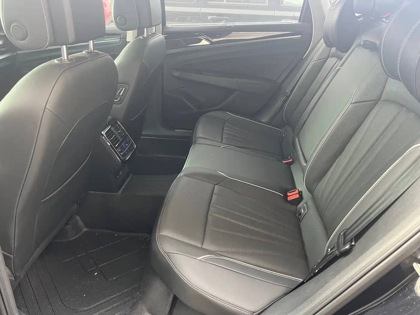 Volkswagen Passat 2024 380TSI Dragon Glory Edition фото 4
