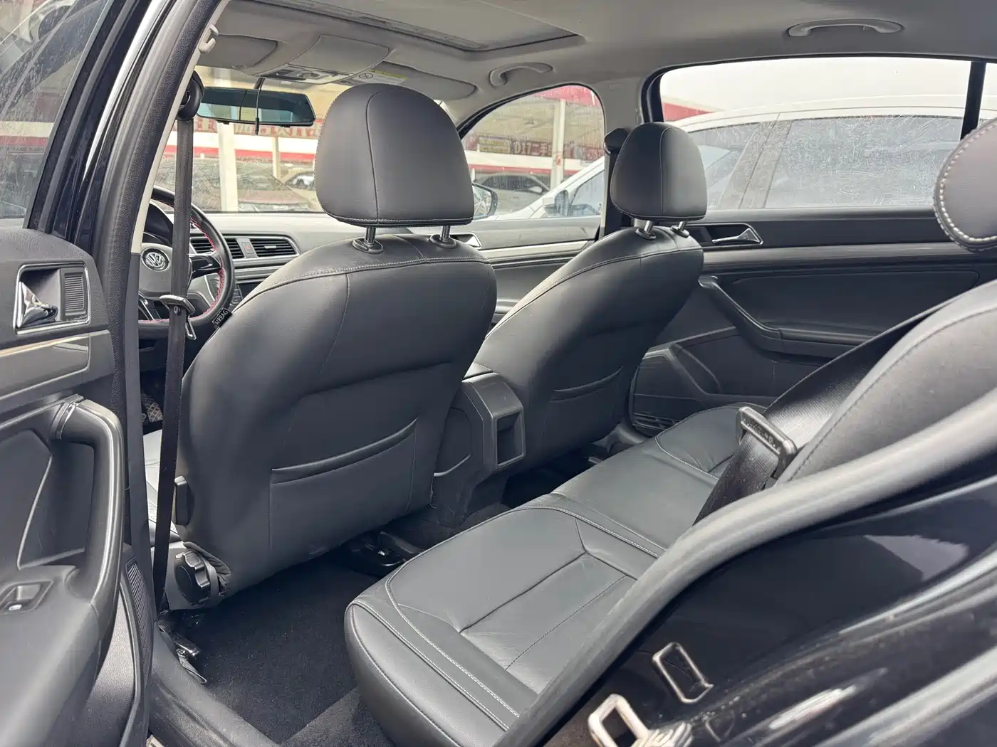 Volkswagen Lavida 2015 1.6L Automatic Comfort Edition фото 4