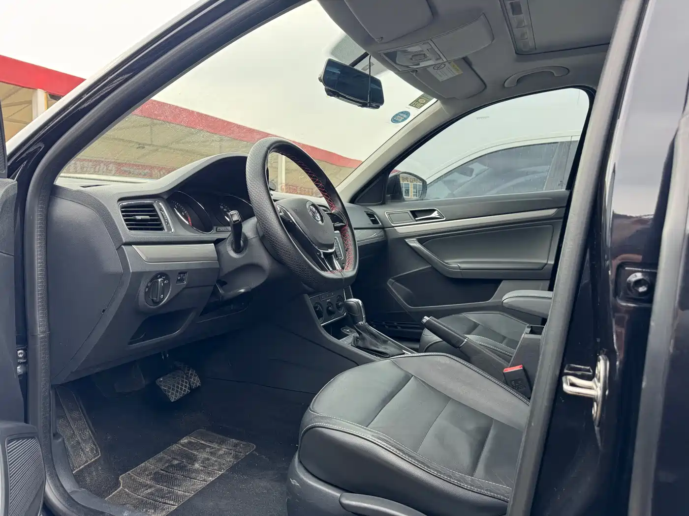 Volkswagen Lavida 2015 1.6L Automatic Comfort Edition фото 3