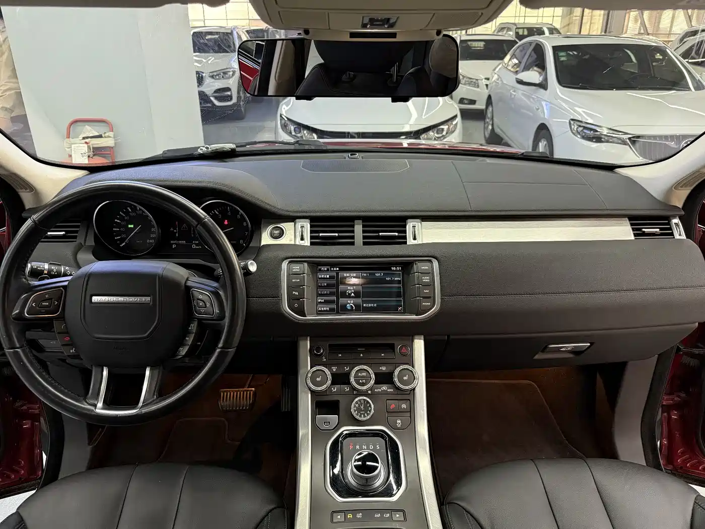Land Rover Range Rover Evoque 2015 2.0T 5-Door Intelligent Edition фото 19