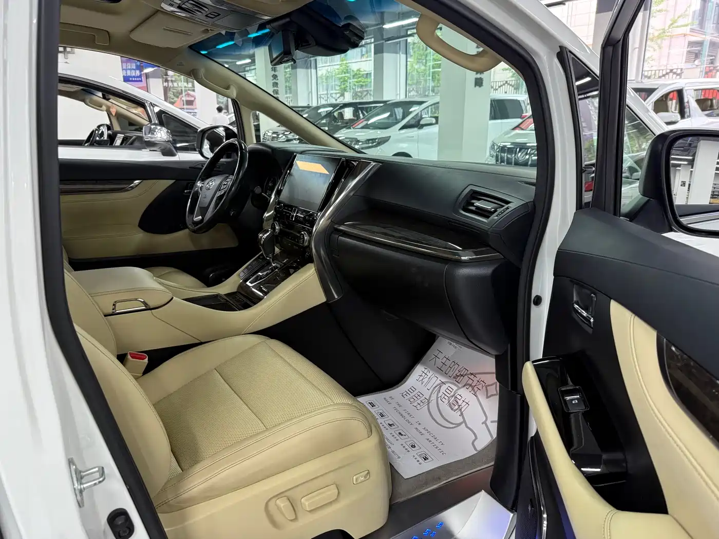 Toyota Alphard 2020 Hybrid 2.5L Premium Edition фото 8