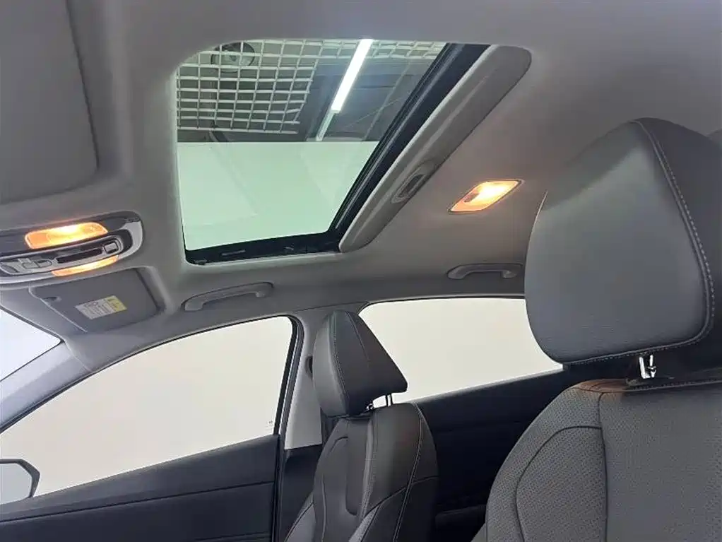 Hyundai Elantra 2023 Model 1.5L CVT LUX Premium Edition фото 11