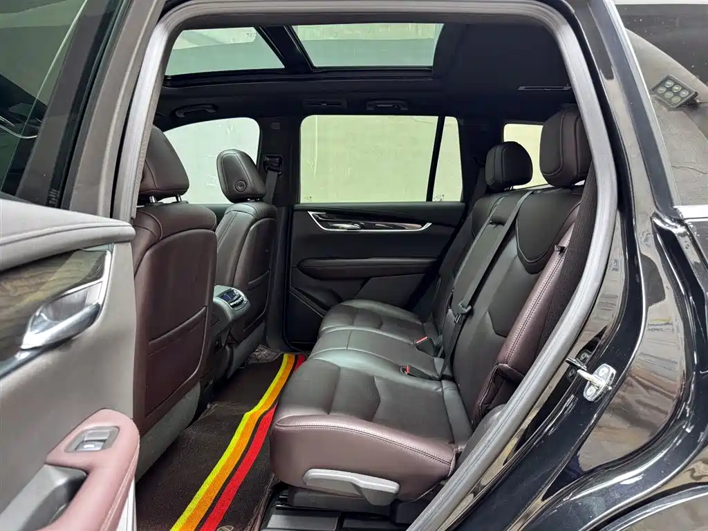 CADILLAC XT6
