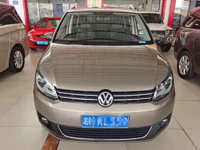 VOLKSWAGEN TOURAN