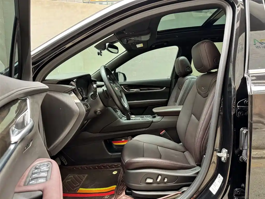 CADILLAC XT6