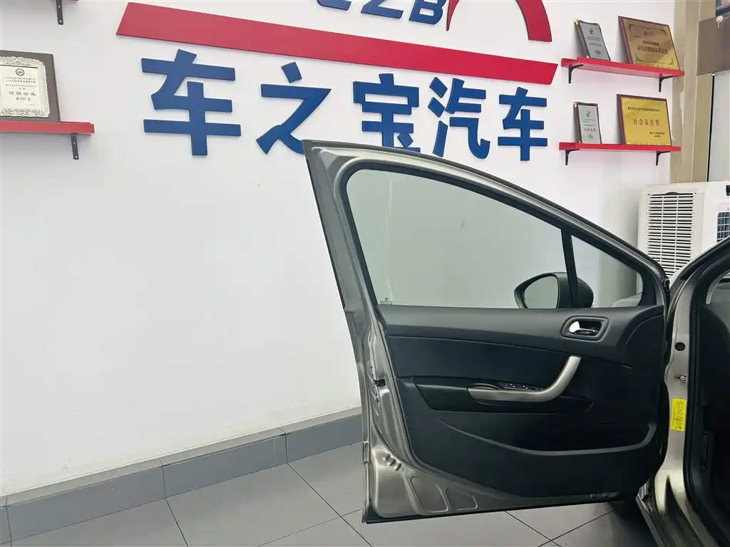 Peugeot 408 2013 2.0L Automatic Comfort Edition фото 21