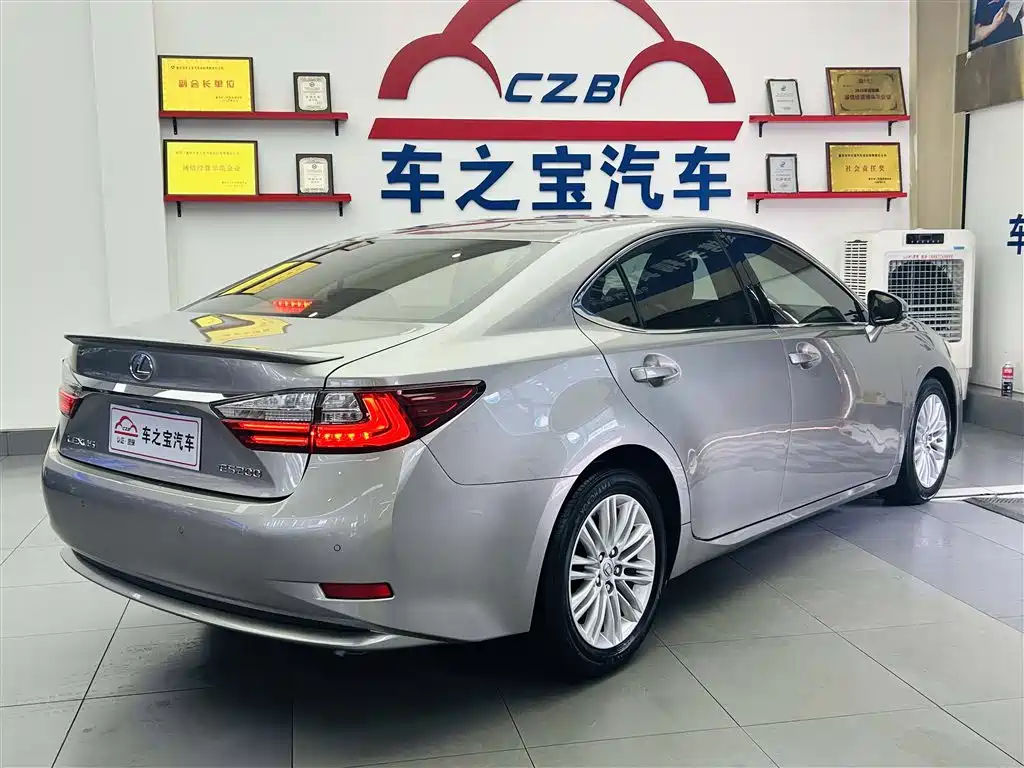 Фото 5 - Lexus ES