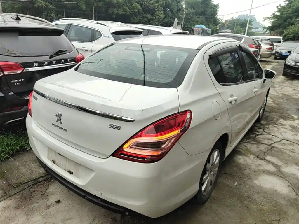 Peugeot 308 2014 Model Joy Edition Classic 1.6L Automatic Superior Style фото 7