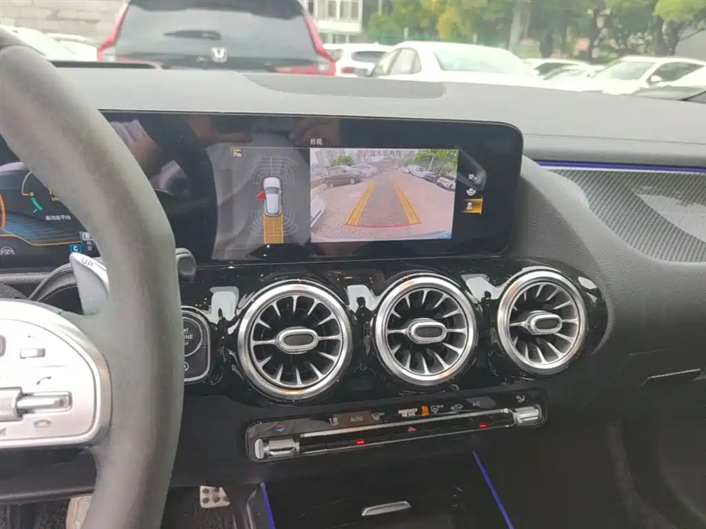 MERCEDES-BENZ GLA AMG