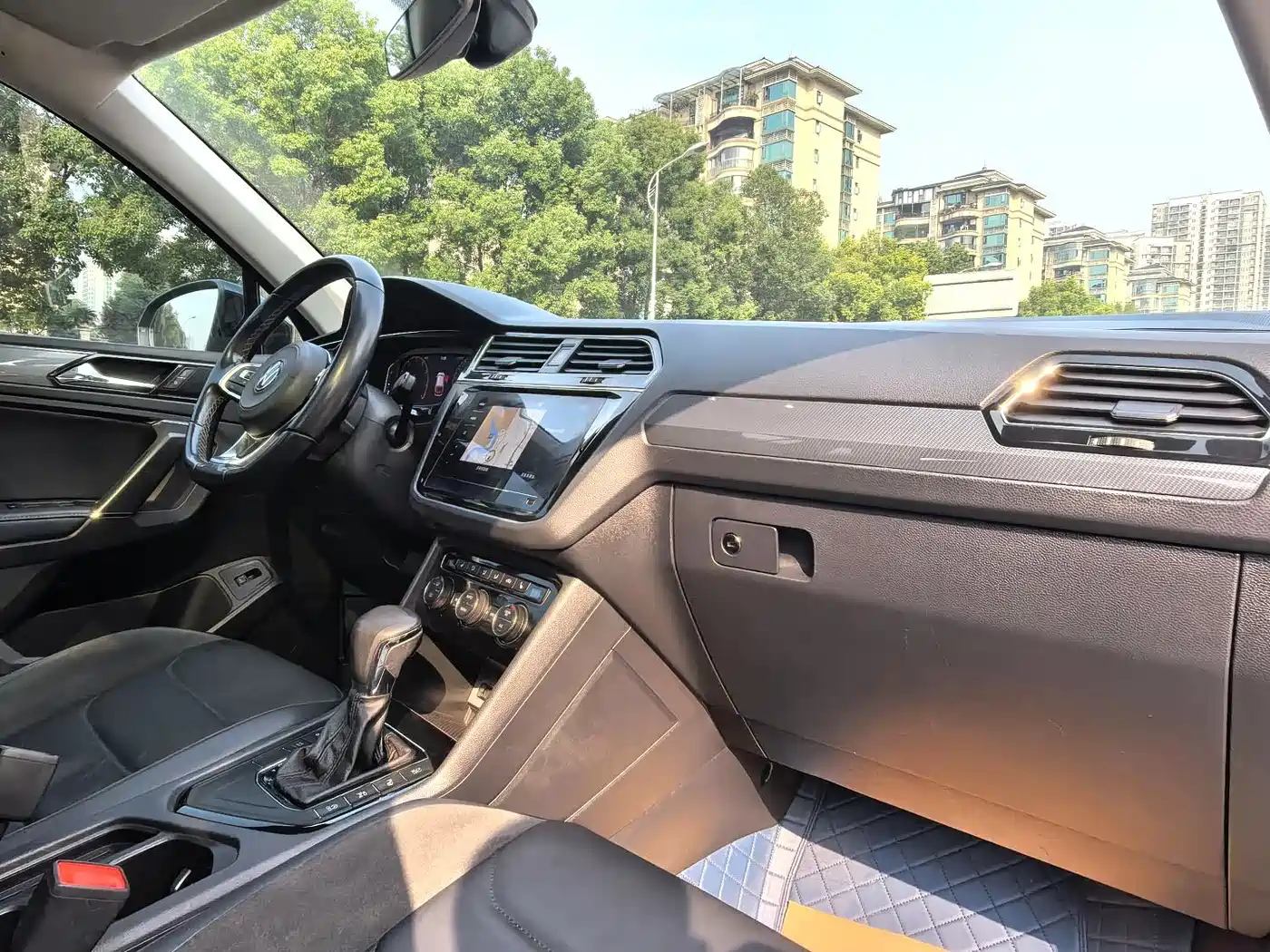 Volkswagen Tiguan L 2021 330TSI Automatic 2WD R-Line Premium фото 9