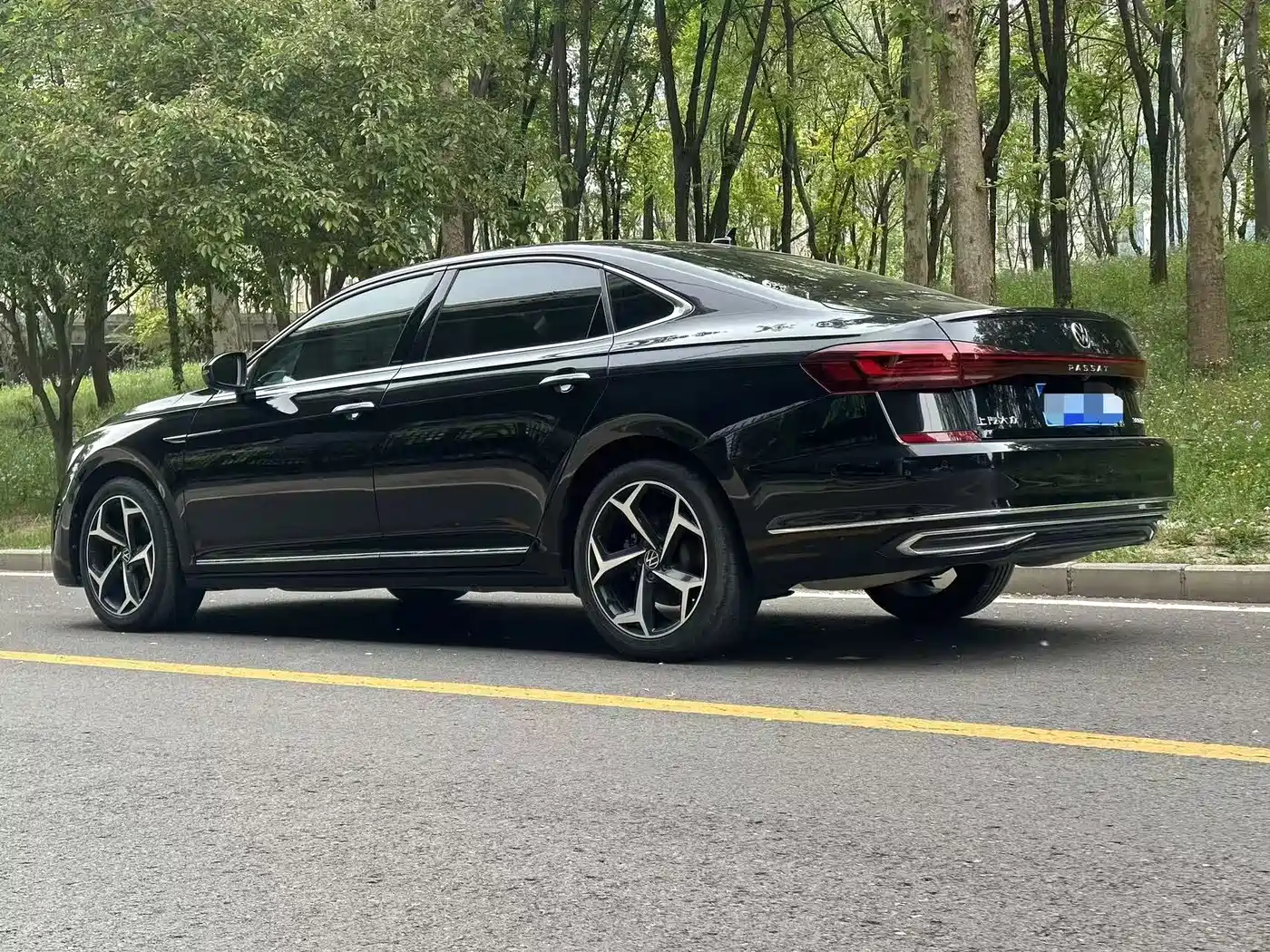 Volkswagen Passat 2024 380TSI Starlight Luxury Edition фото 8