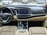 Photo 7 - Toyota Highlander