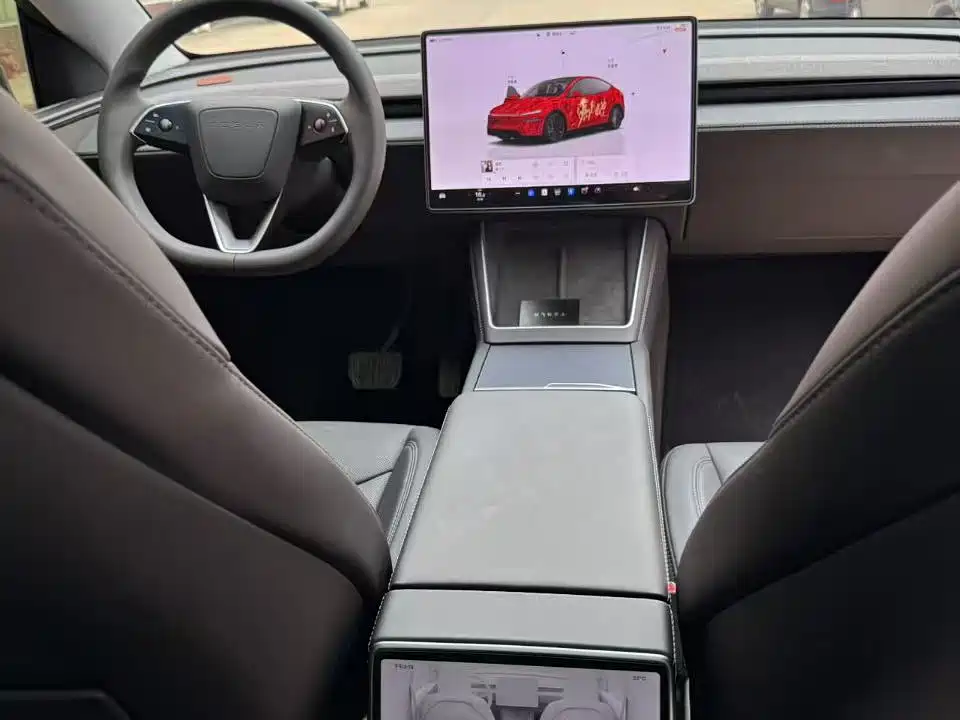 Фото 10 - Tesla Model Y