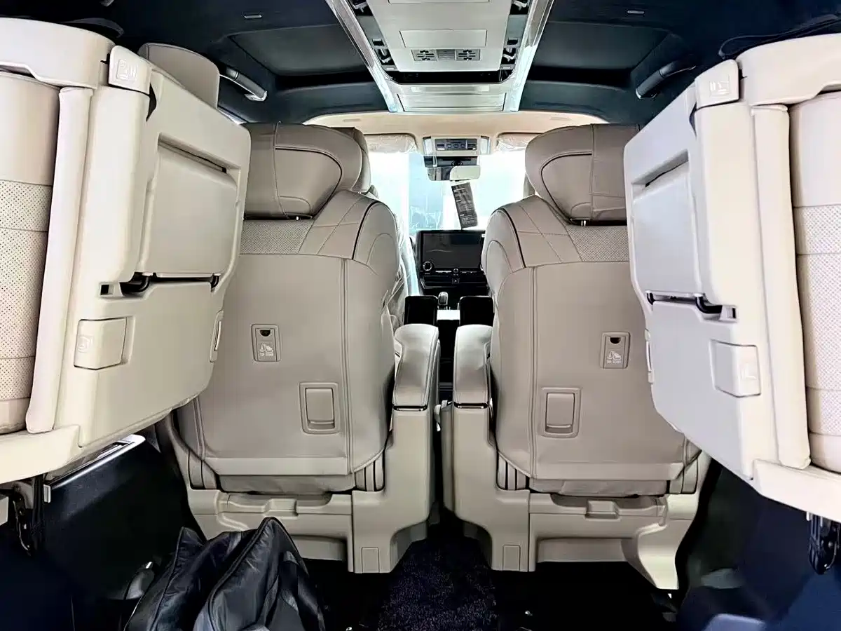 Toyota Vellfire 2025 Crown Hybrid 2.5L Ink Gold Executive Edition фото 7