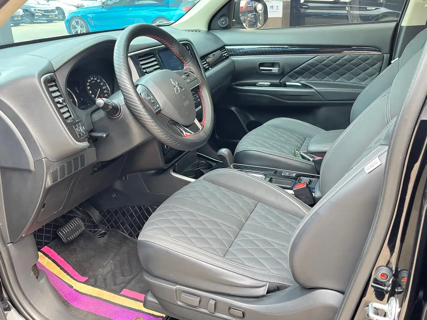 MITSUBISHI OUTLANDER